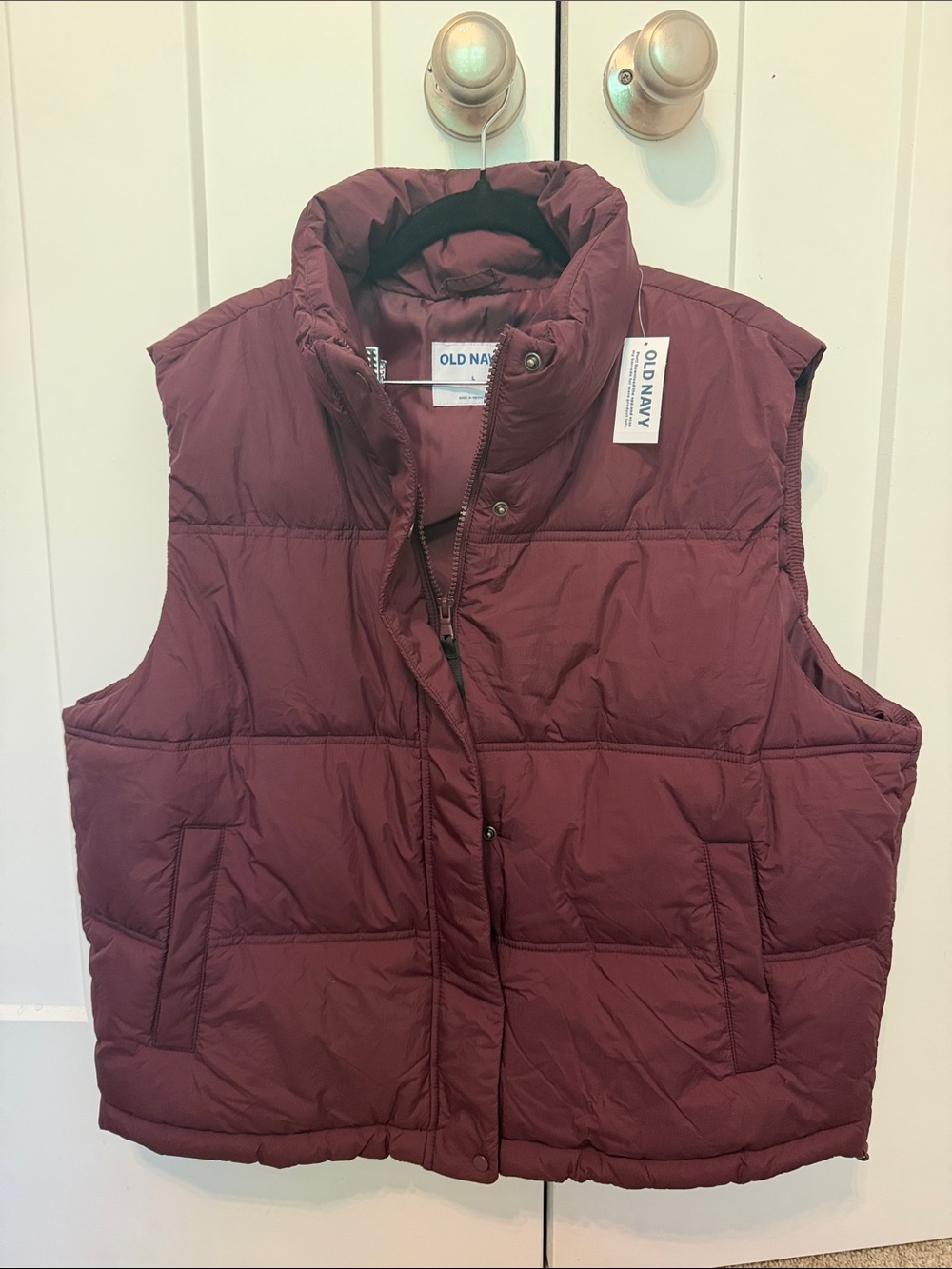 Old Navy Women's Puffer Vest in Wine